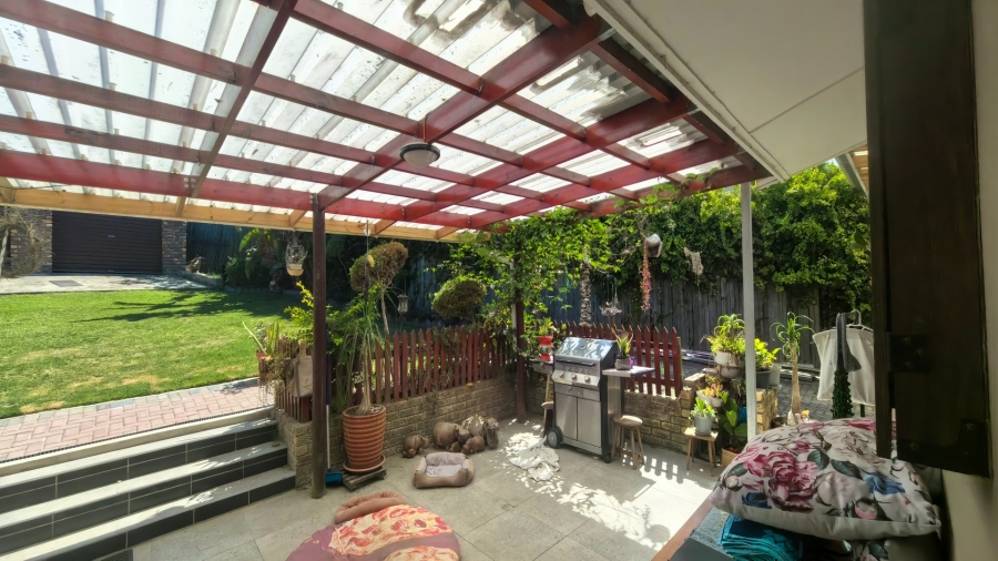 4 Bedroom Property for Sale in Old Place Western Cape